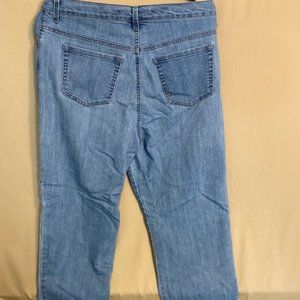 Gloria Vanderbilt, size 14 lite blue, jeans